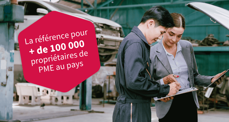 Un mécanicien automobile et un représentant de la FCEI debout dans un garage commercial et examinant les informations sur l'adhésion à la FCEI. Le texte sur l'image indique « La référence pour + de 100 000 propriétaires de PME au pays »