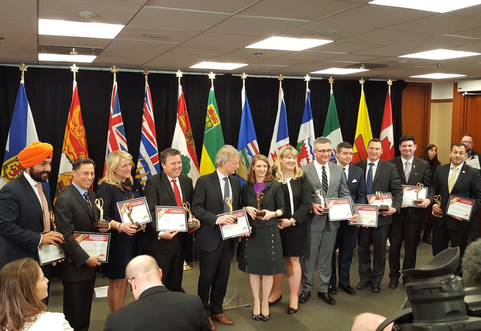 CFIB presents trade ministers with Golden Scissors Award